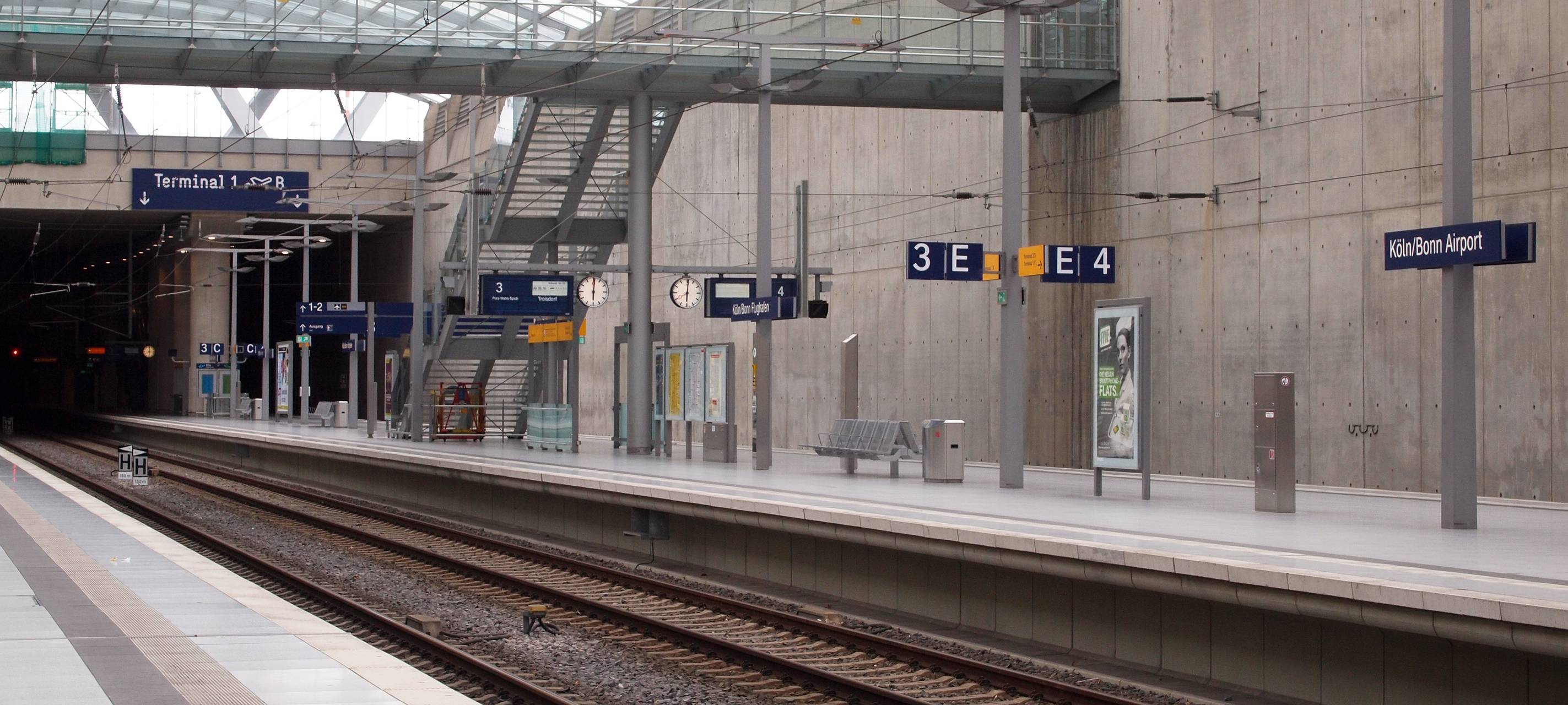 Herrenloser Koffer in Köln/Bonn: Flughafenbahnhof geräumt