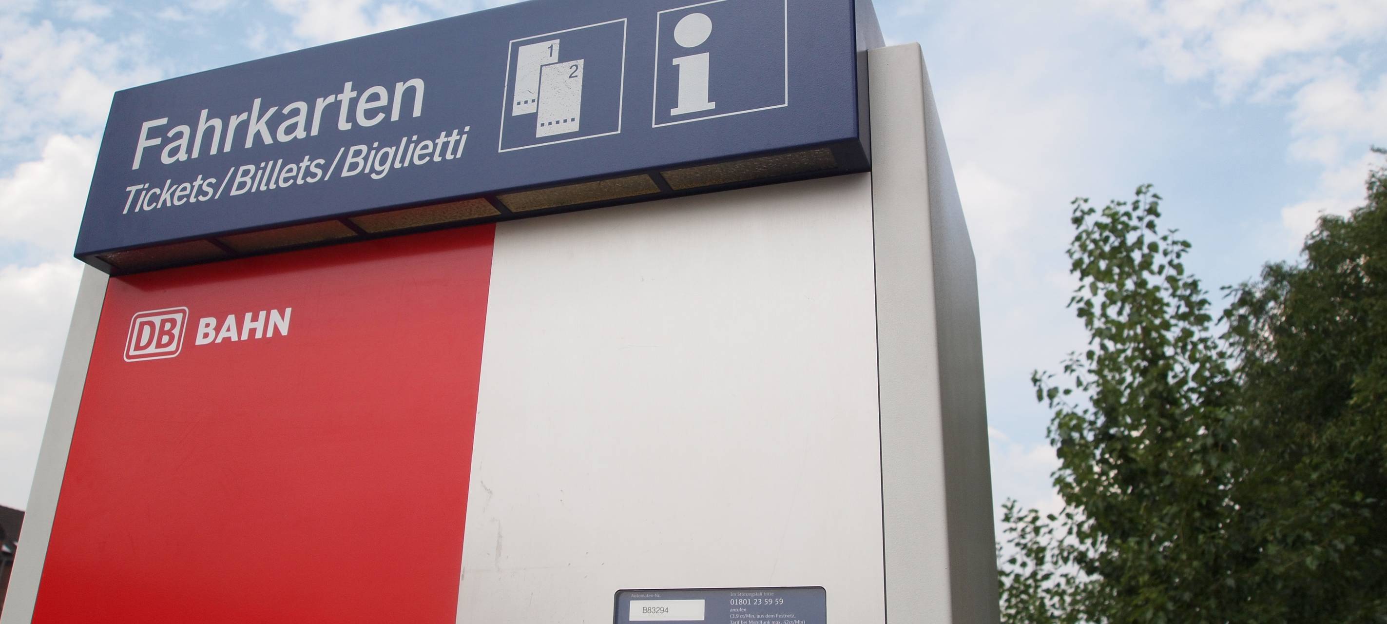Fahrkartenautomaten zerstört