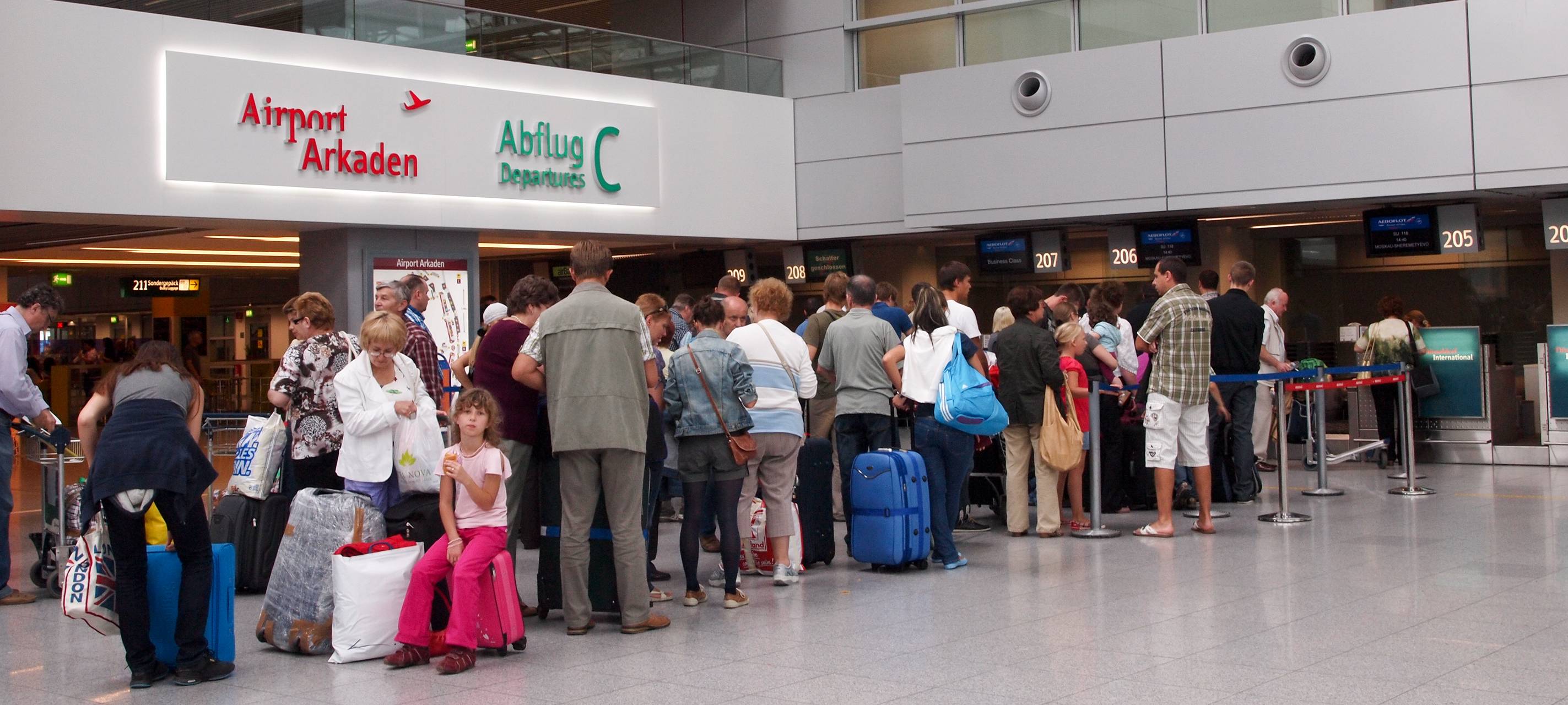 Der Flughafen Köln/Bonn erwartet wieder Warteschlangen