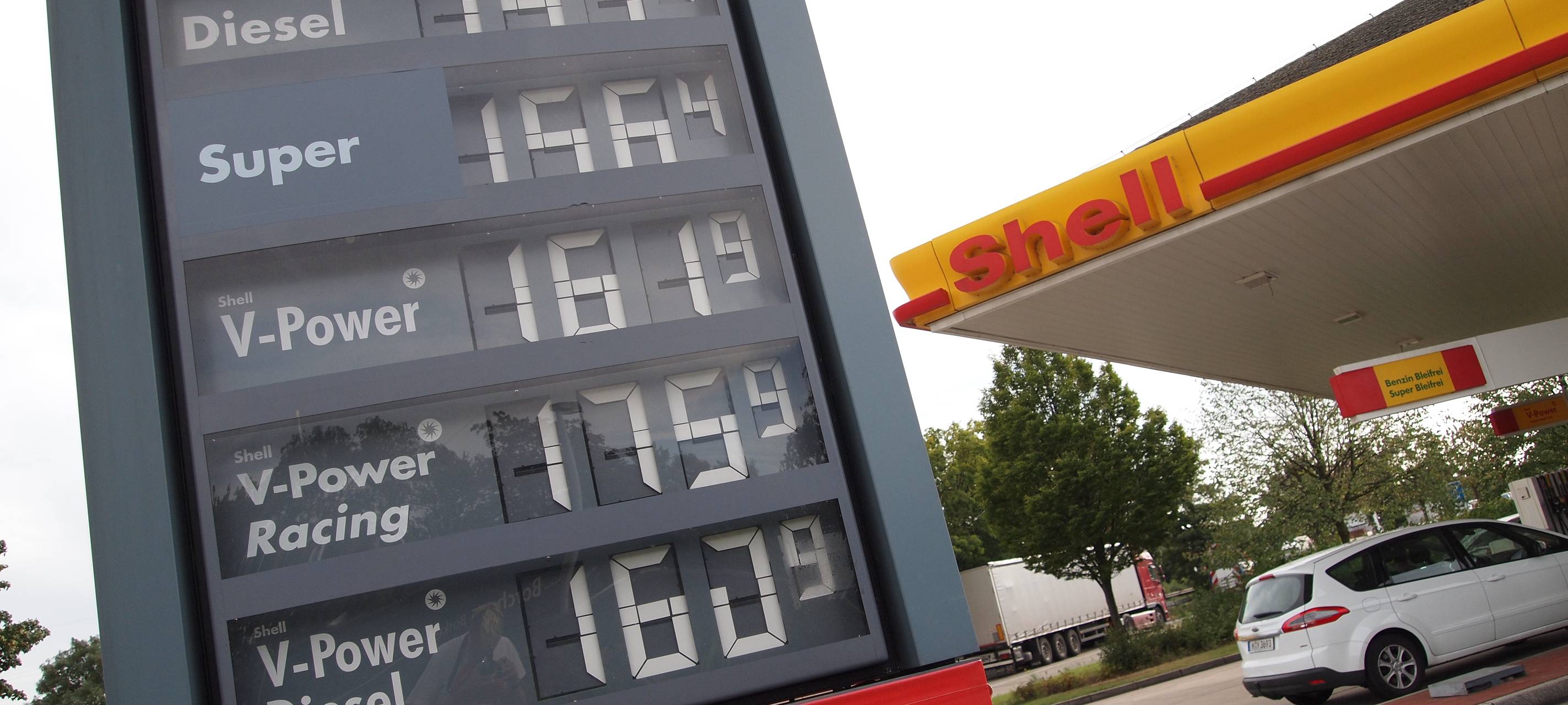 Fotofahndung nach Überfall auf Tankstelle in Niederkassel