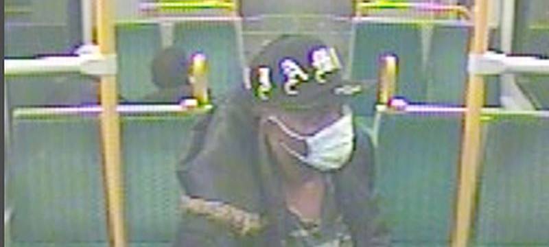 Unbekannter wegen sexueller Belästigung gesucht