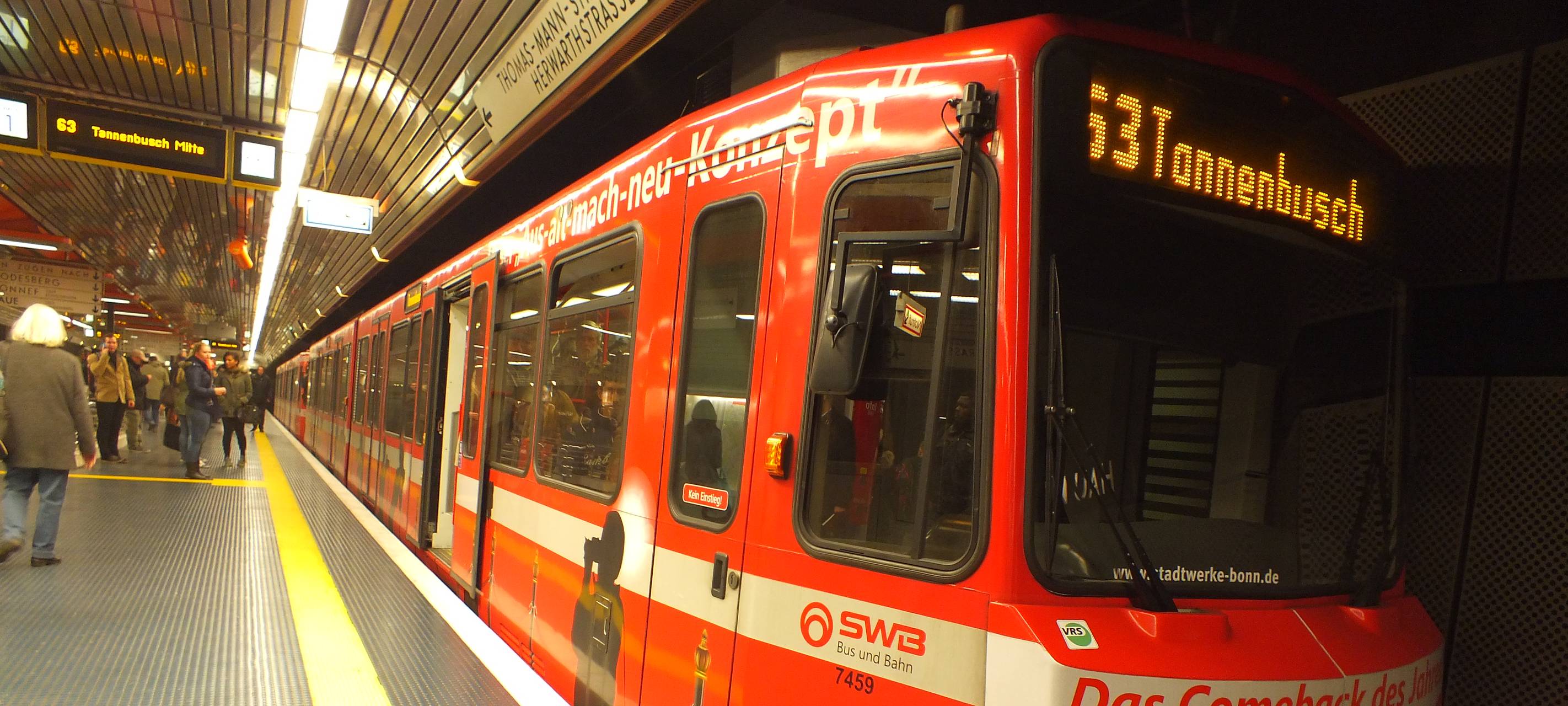 Obdachloser wird in Bonn fast von Straßenbahn erfasst