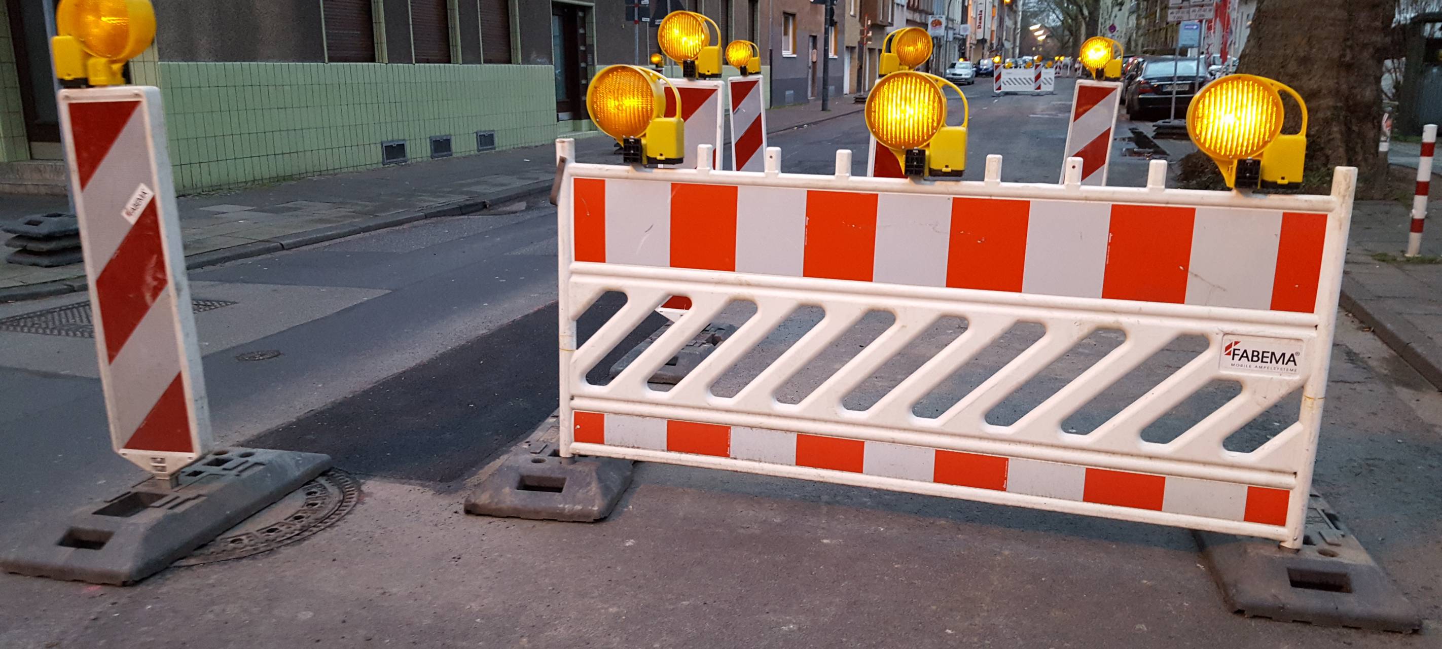Bornheimer Straße in Bonn: Das Loch soll Dienstag weg sein
