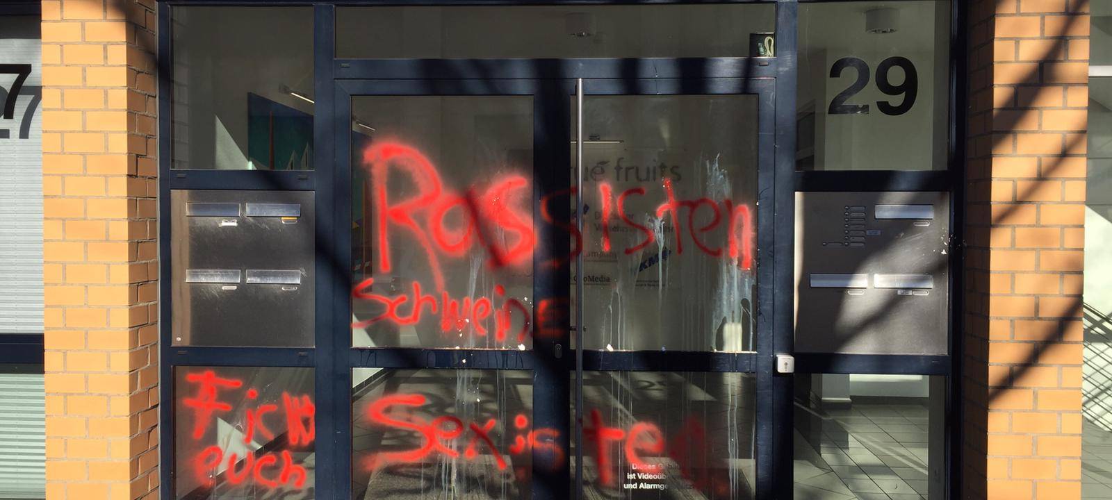 Unbekannte beschmieren Bonner True Fruits-Zentrale