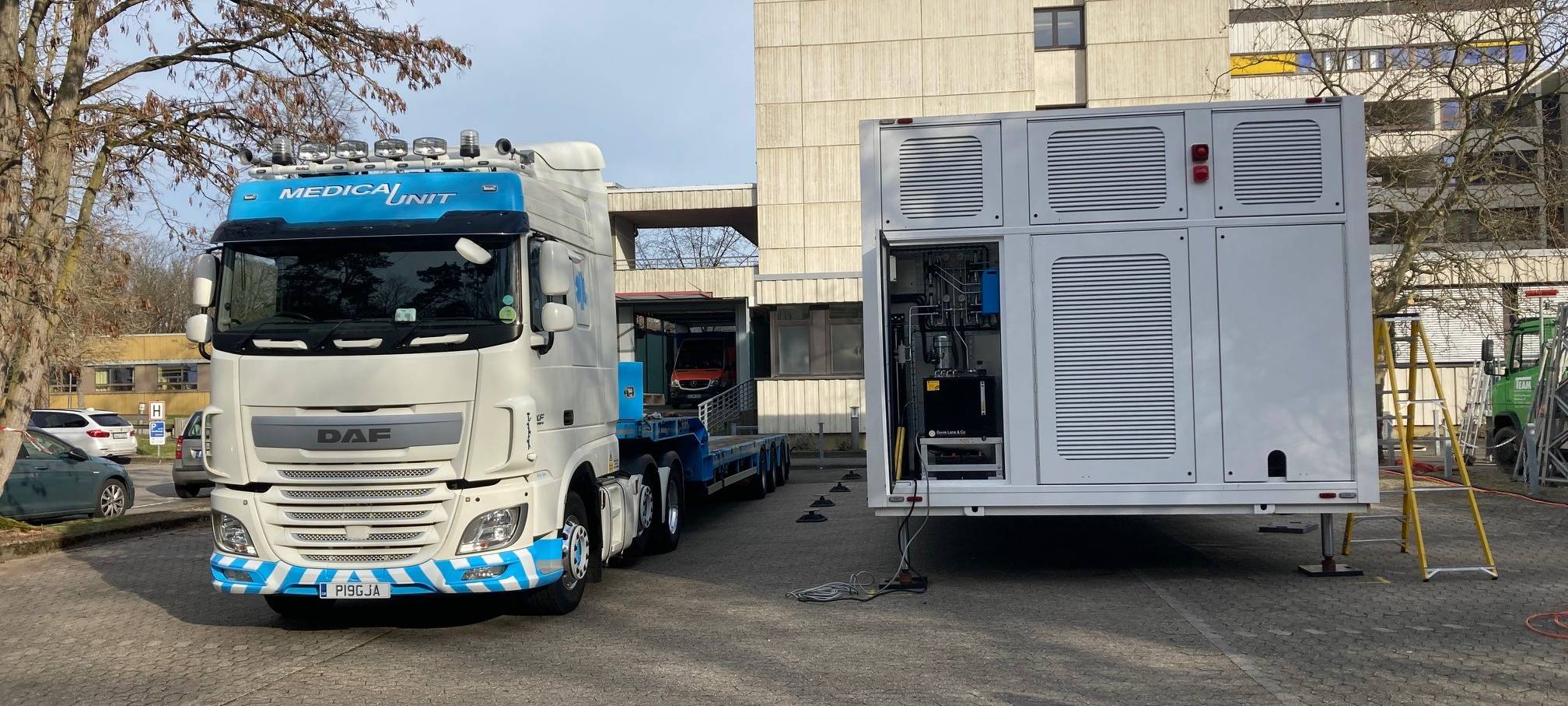 Ein komplettes Labor in einem Container nach Bonn geliefert