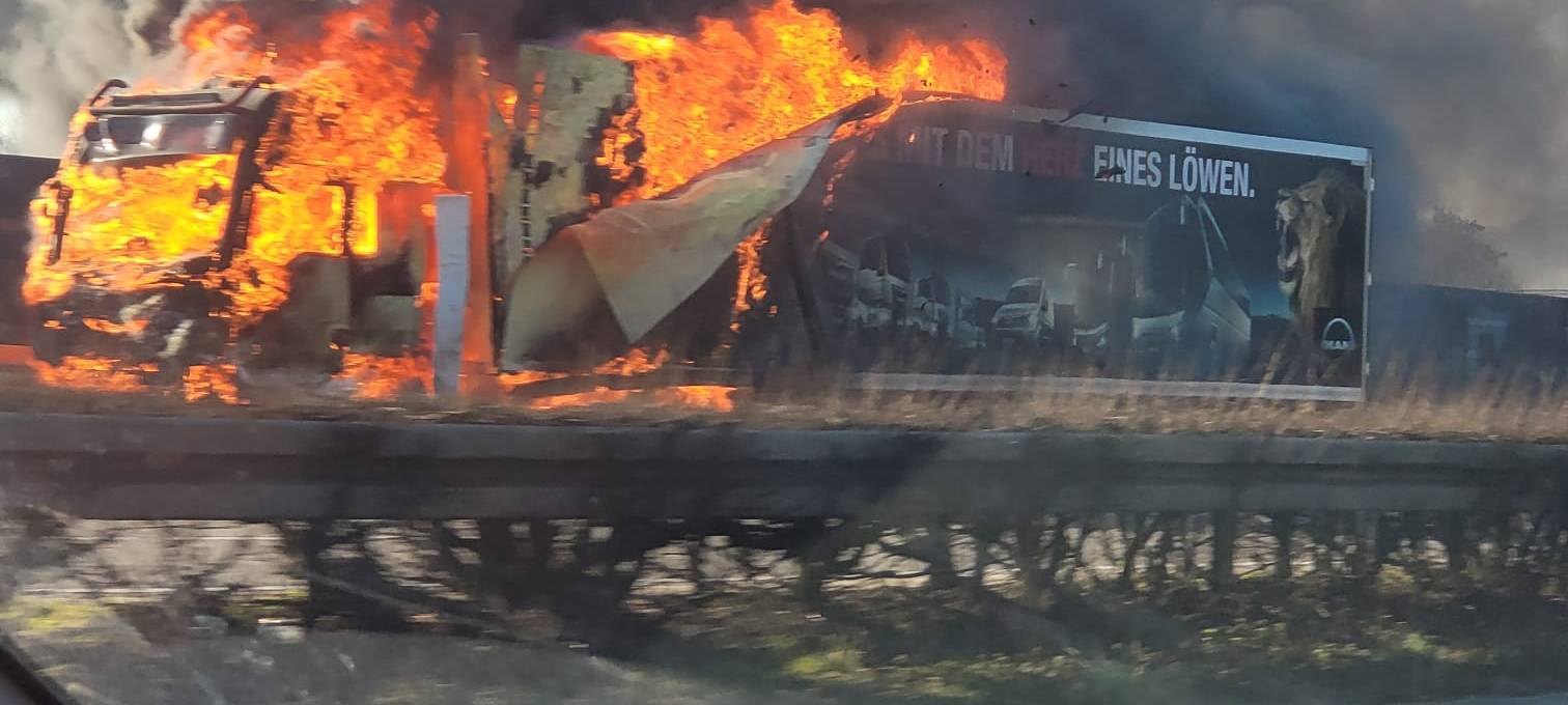 LKW-Brand: A3 gesperrt