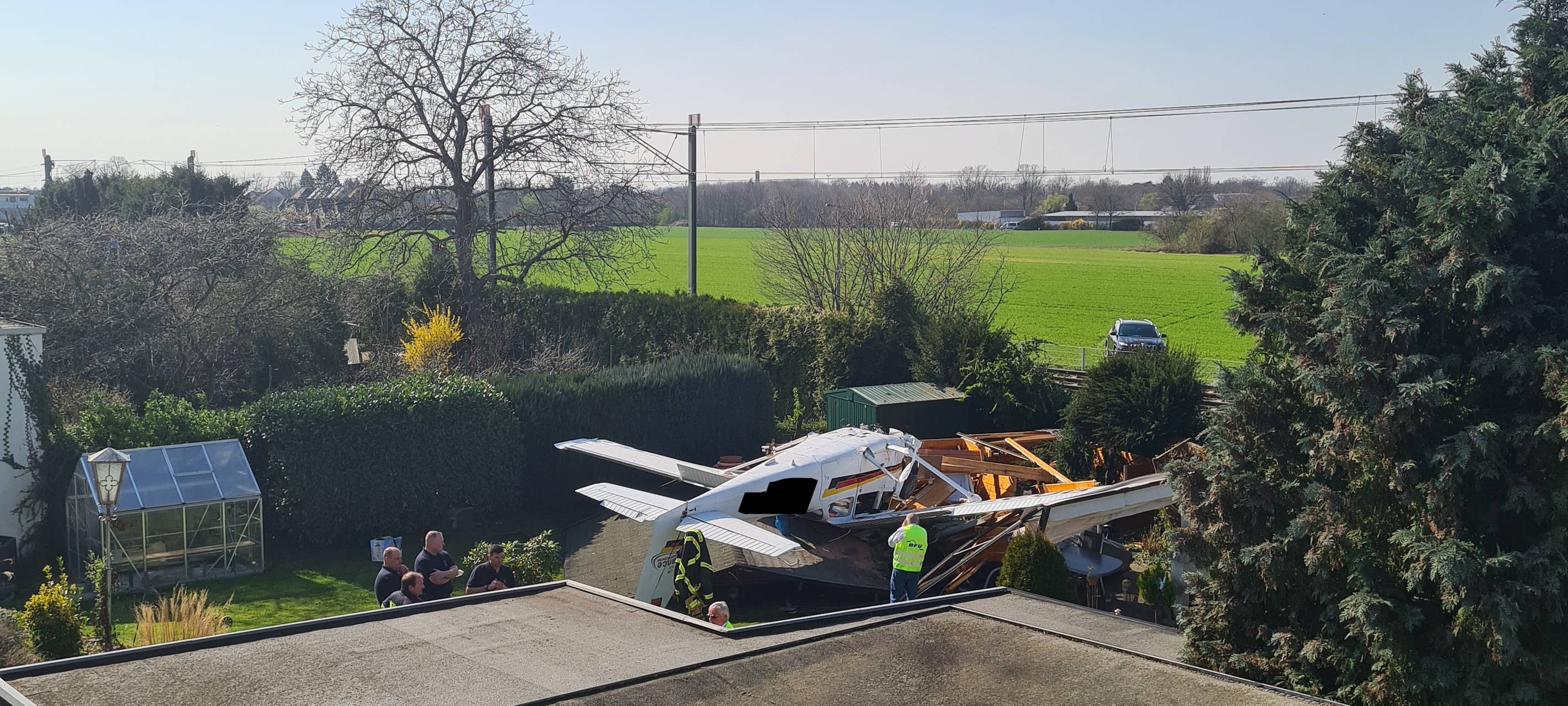 Sankt Augustin: Cessna stürzt am Flugplatz ab - 2 Verletzte
