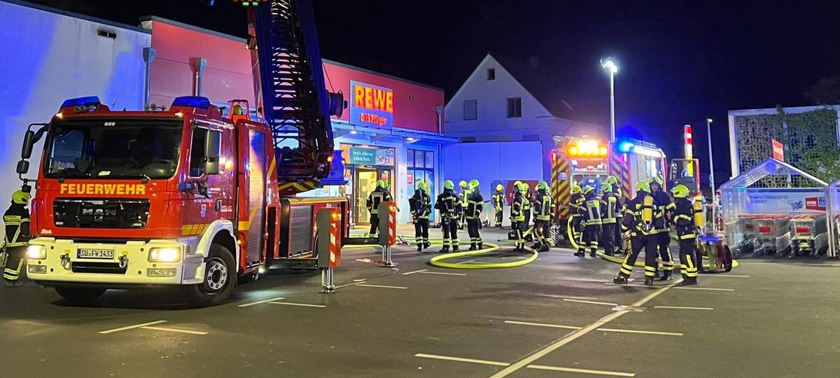 Sankt Augustin-Niederpleis: Feuer in Supermarkt
