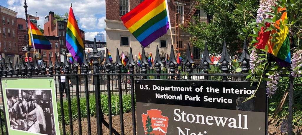 Regenbogenflaggen am Stonewall National Monument