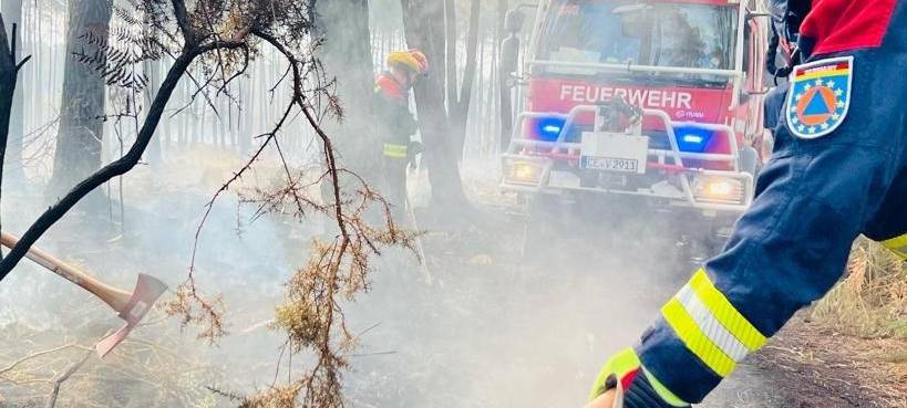 Wetter hilft Feuerwehrleuten in Südfrankreich