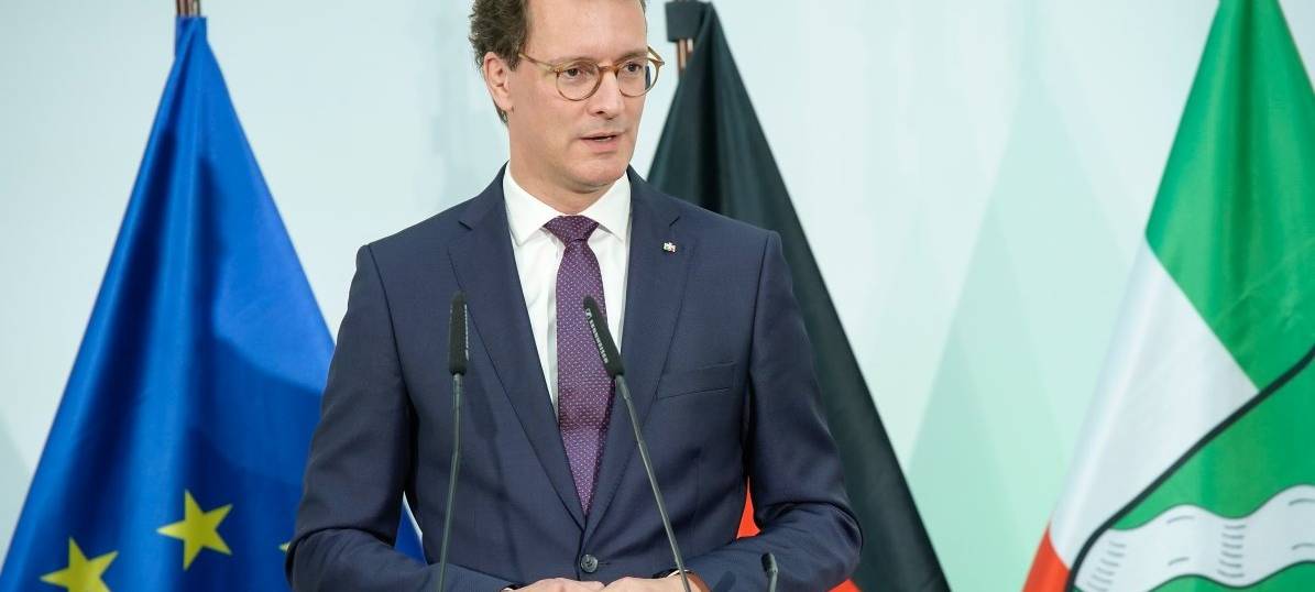 Ministerpräsident Wüst verteidigt die Schulschließungen