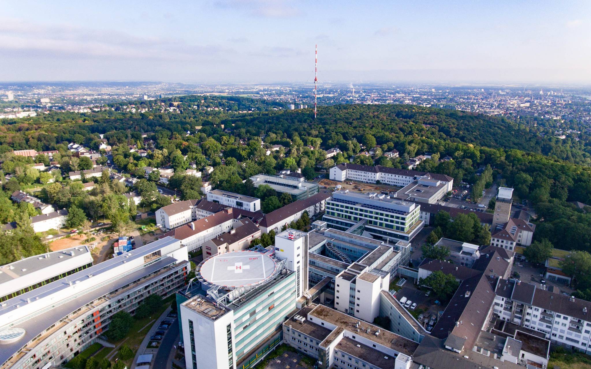 Patient mit Lymphdrüsenkrebs findet rasche Hilfe am UKB