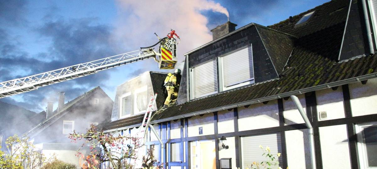 Lohmar: Wohnhausbrand sorgt für acht Stunden Einsatz