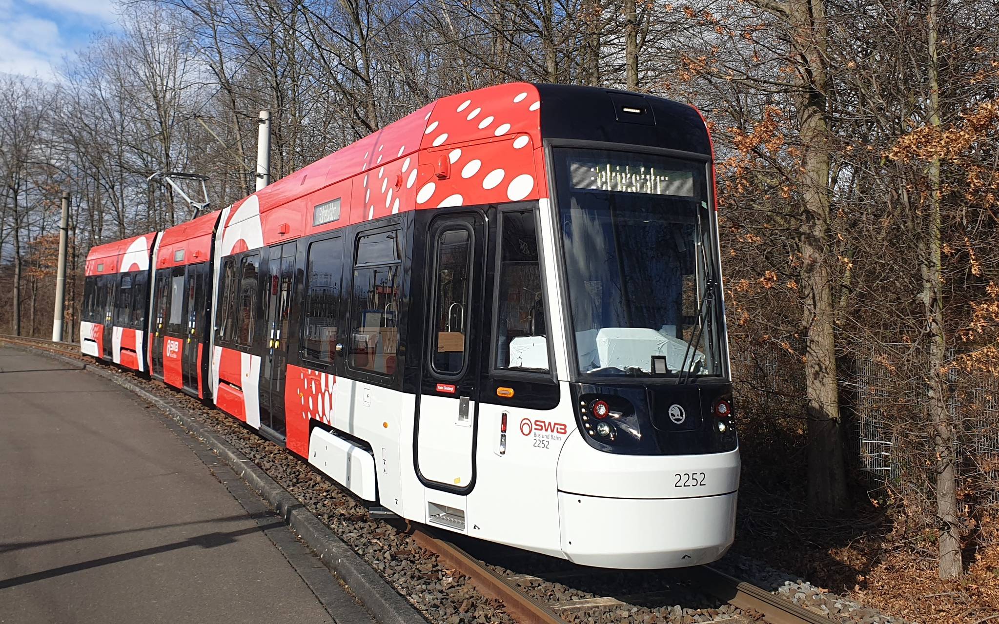 Bonn: Die erste Stadtbahn der SWB wieder auf der Schiene