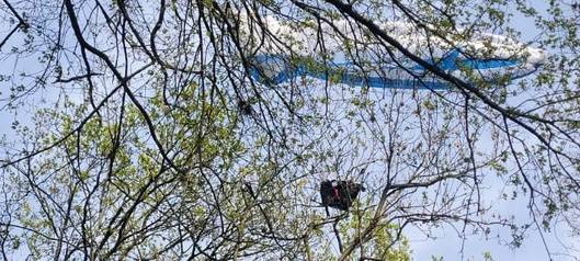 Hennef: Gleitschirmflieger abgestürzt