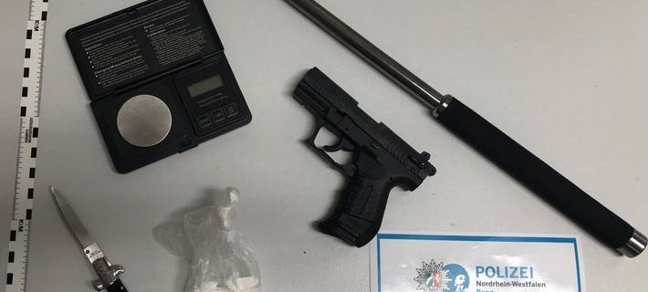 Polizei findet Drogen und Waffen in Bonn-Tannenbusch