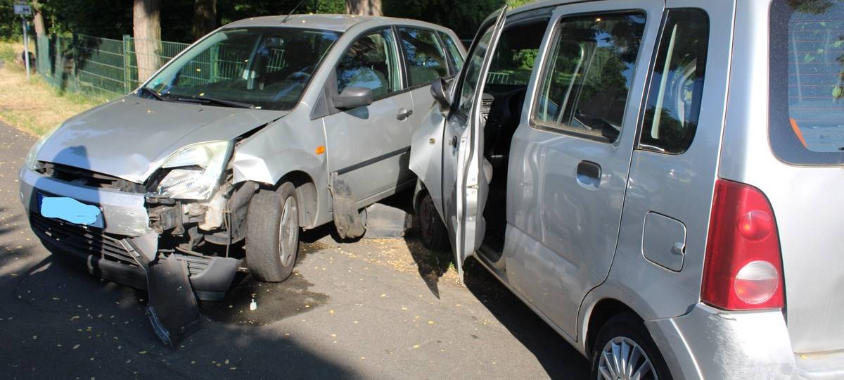 Siegburg: Chaosfahrt ohne Führerschein in gestohlenem Auto