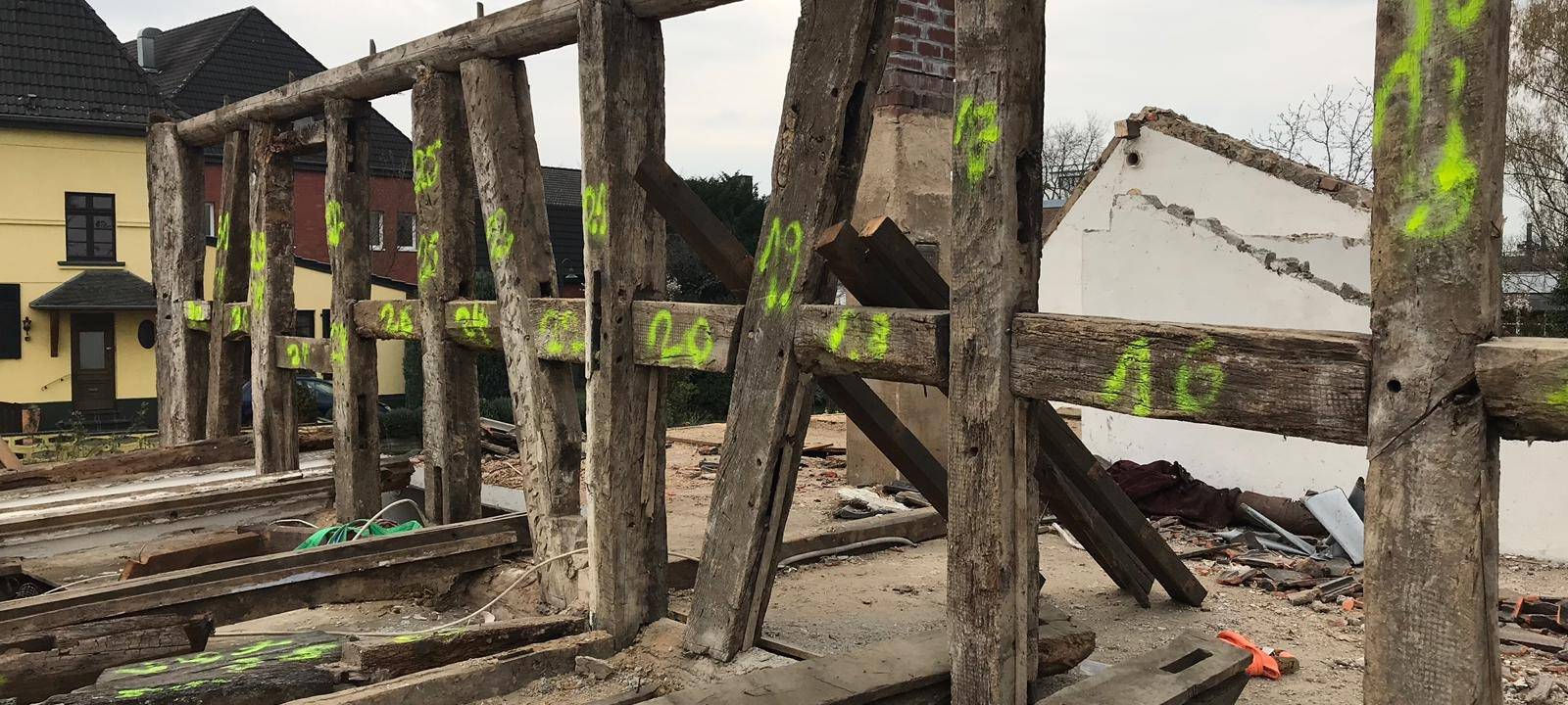 150 Jahre altes Fachwerkhaus zieht um