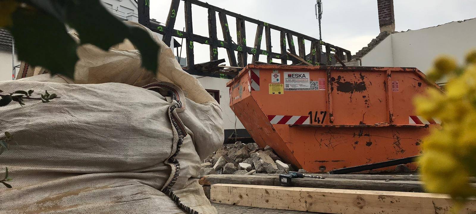 150 Jahre altes Fachwerkhaus zieht um