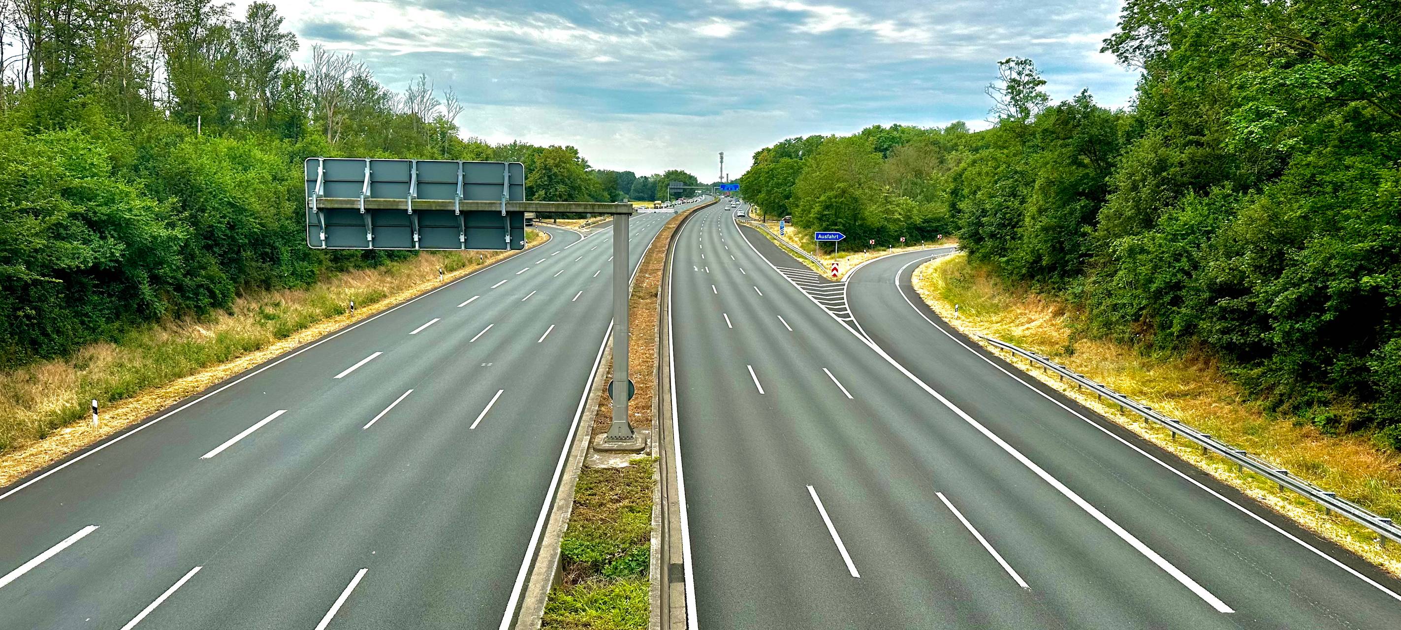 A59 Baustelle: Böschungsarbeiten gehen auch nach Sperrung weiter