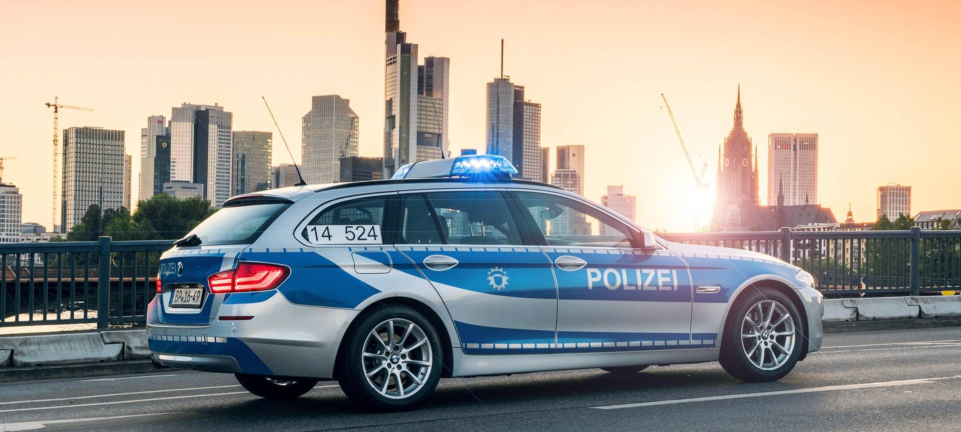 15-Jähriger flieht in PKW vor Polizei