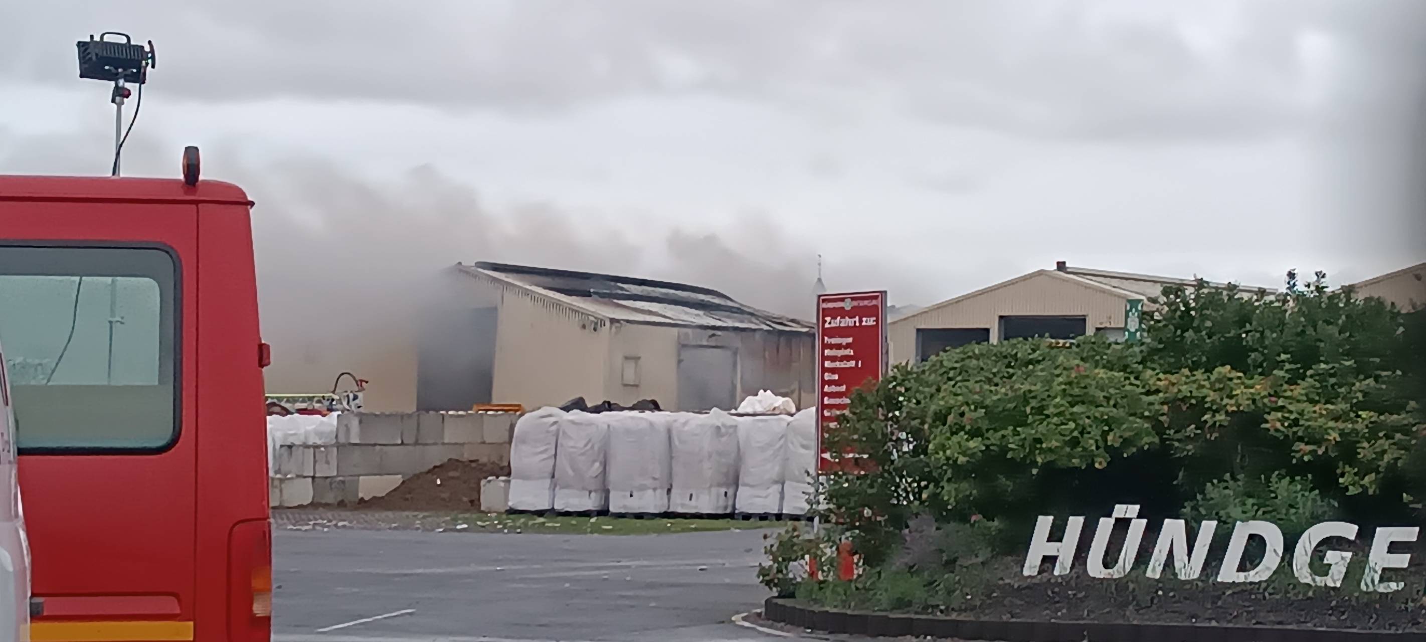 Swisttal-Ollheim: Großbrand in einem Entsorgungsbetrieb