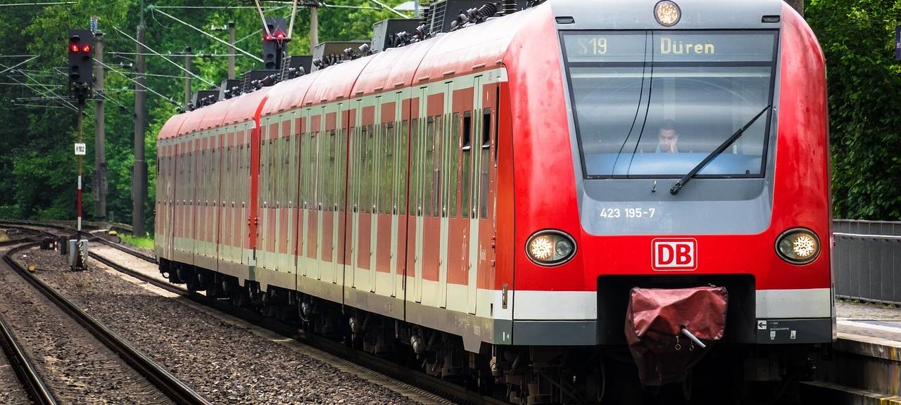 Der linksrheinische Bahnverkehr rollt wieder