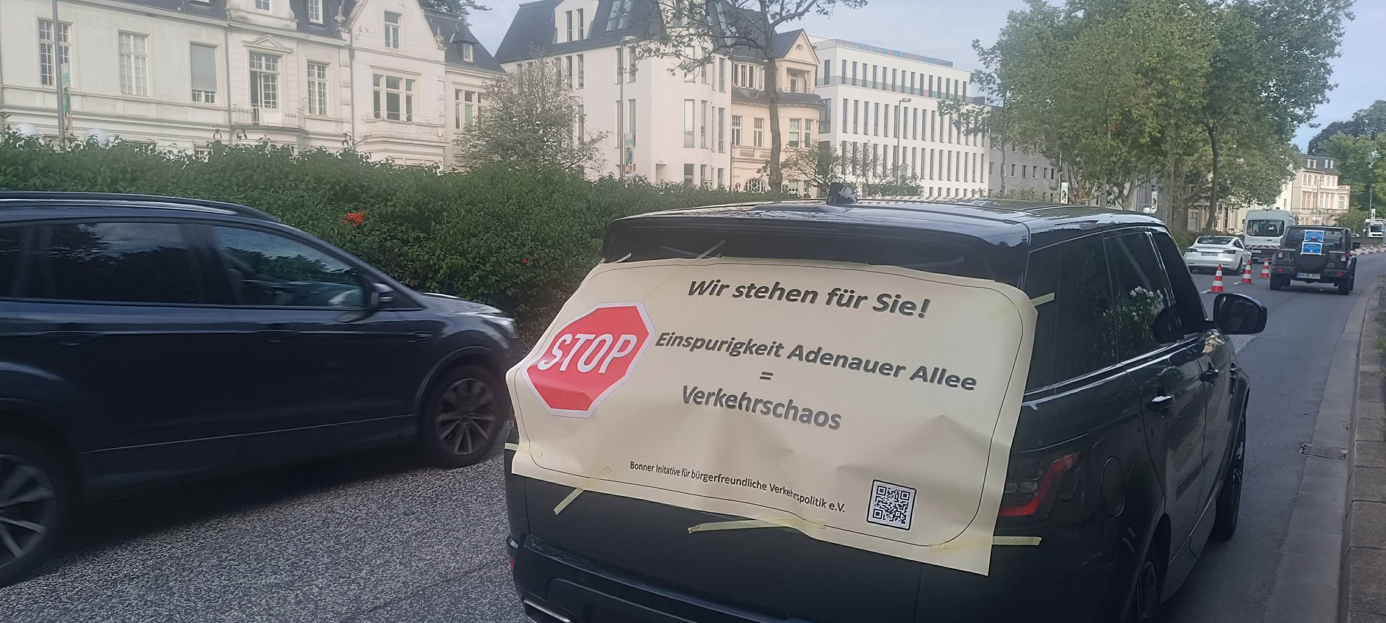 Einspurig Richtung City: Demo am Morgen auf der Bonner Adenauerallee