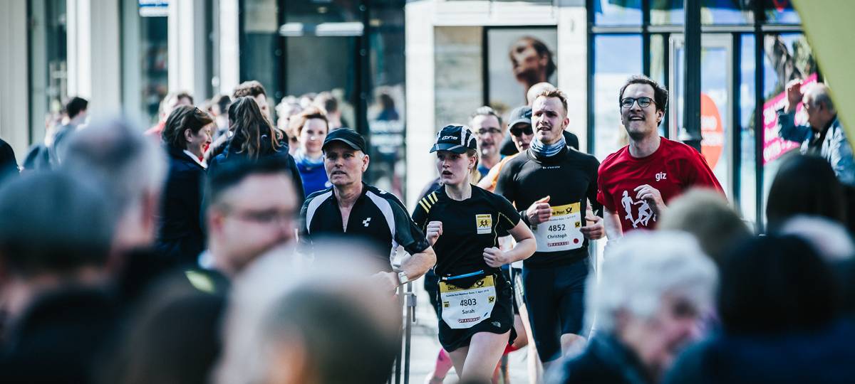 13.900 Läufer beim Bonn Marathon