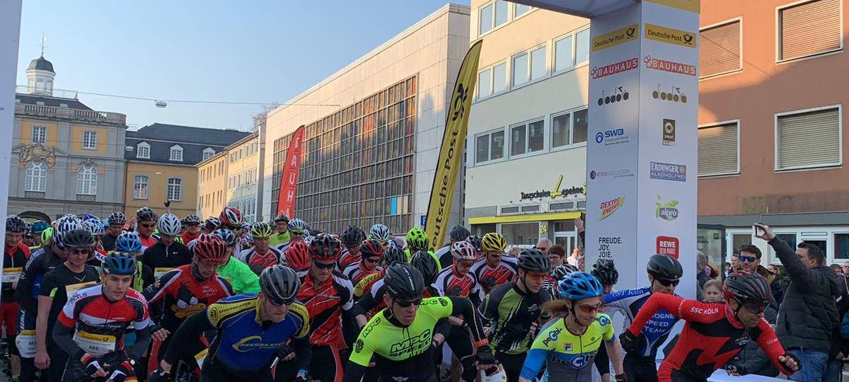 13.900 Läufer beim Bonn Marathon
