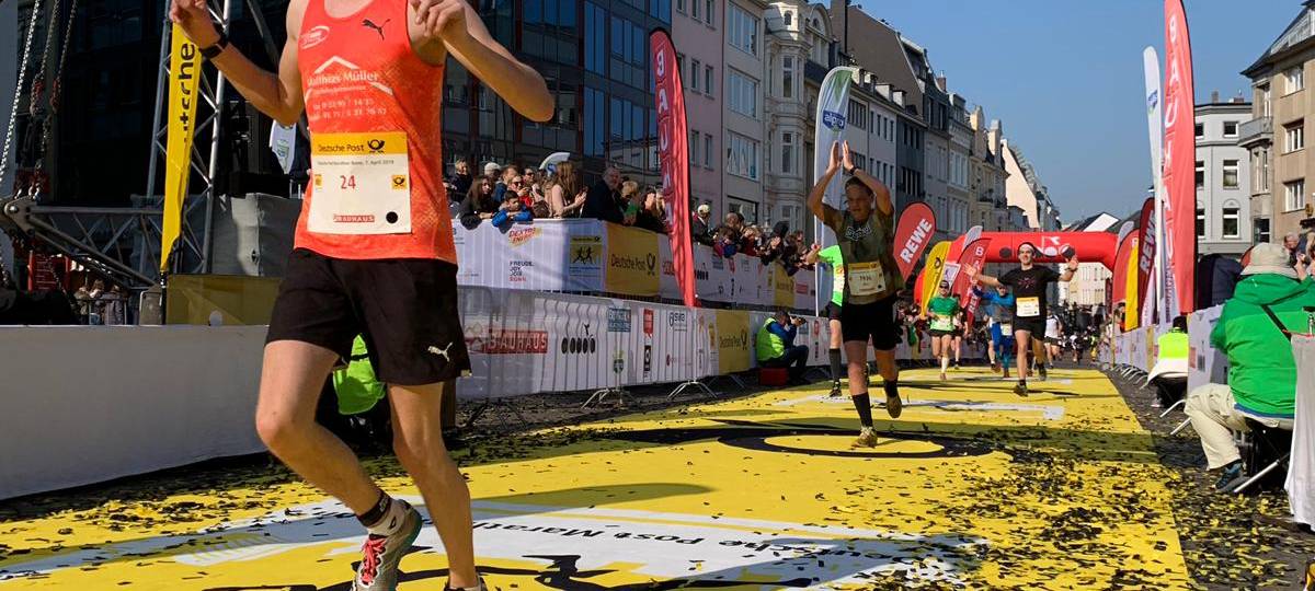 13.900 Läufer beim Bonn Marathon