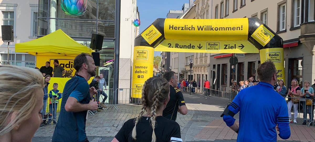 13.900 Läufer beim Bonn Marathon