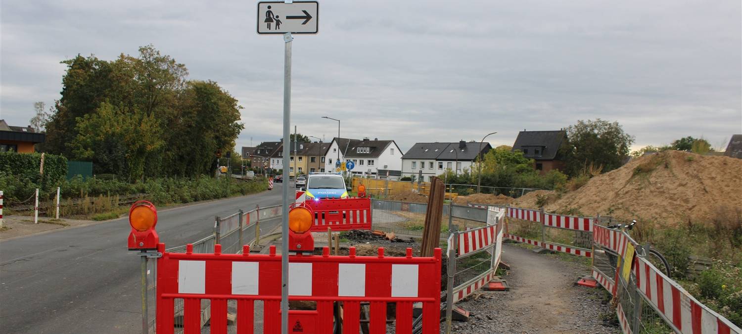 83-Jähriger stürzt in Troisdorf in eine Baugrube
