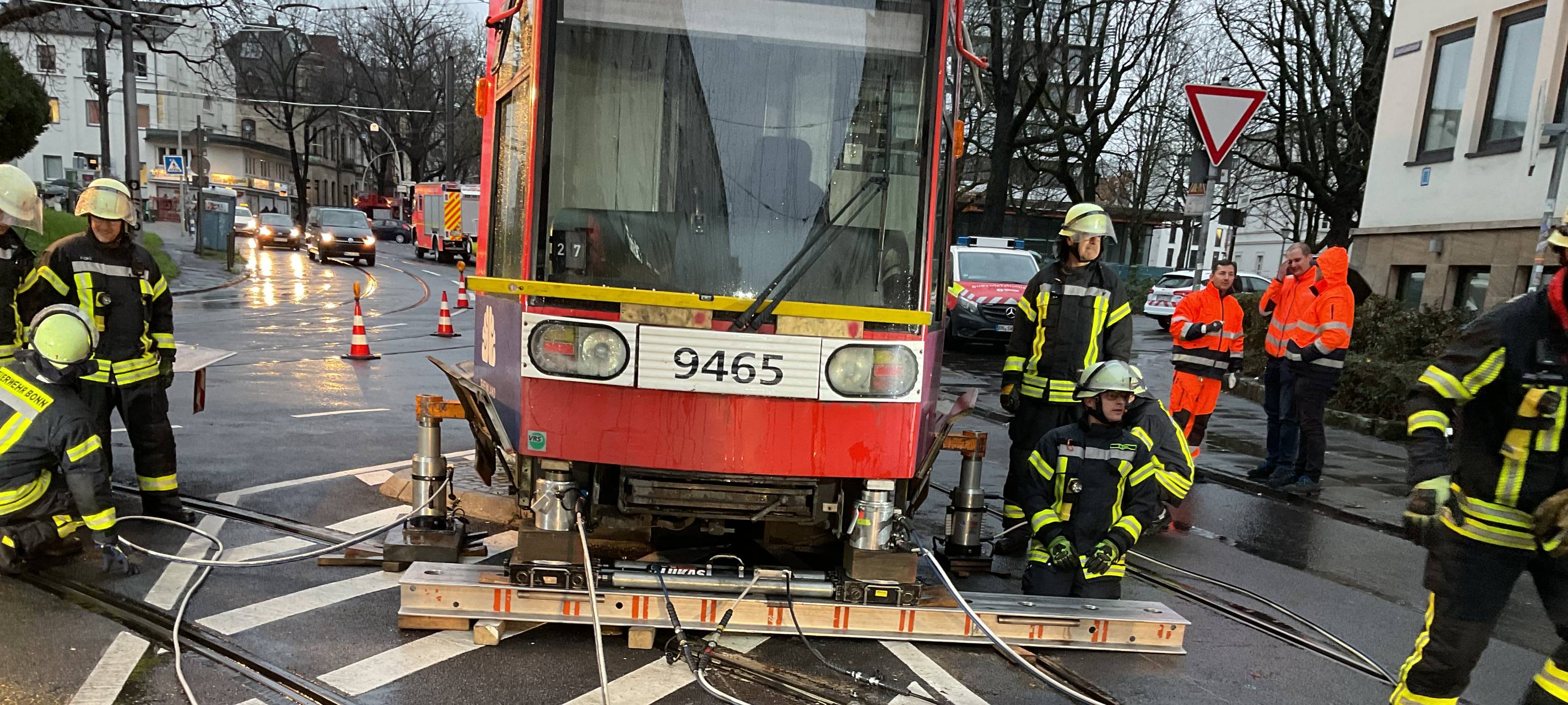 Straßenbahn entgleist in Bonn - keine Verletzte