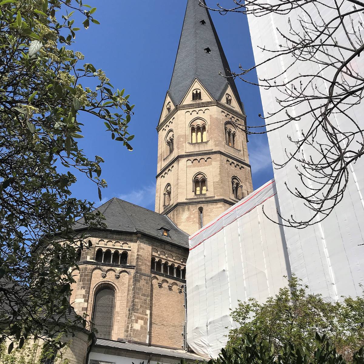 Stadtdekanat Bonn verschenkt Kisten aus Bonner Münster Radio Bonn