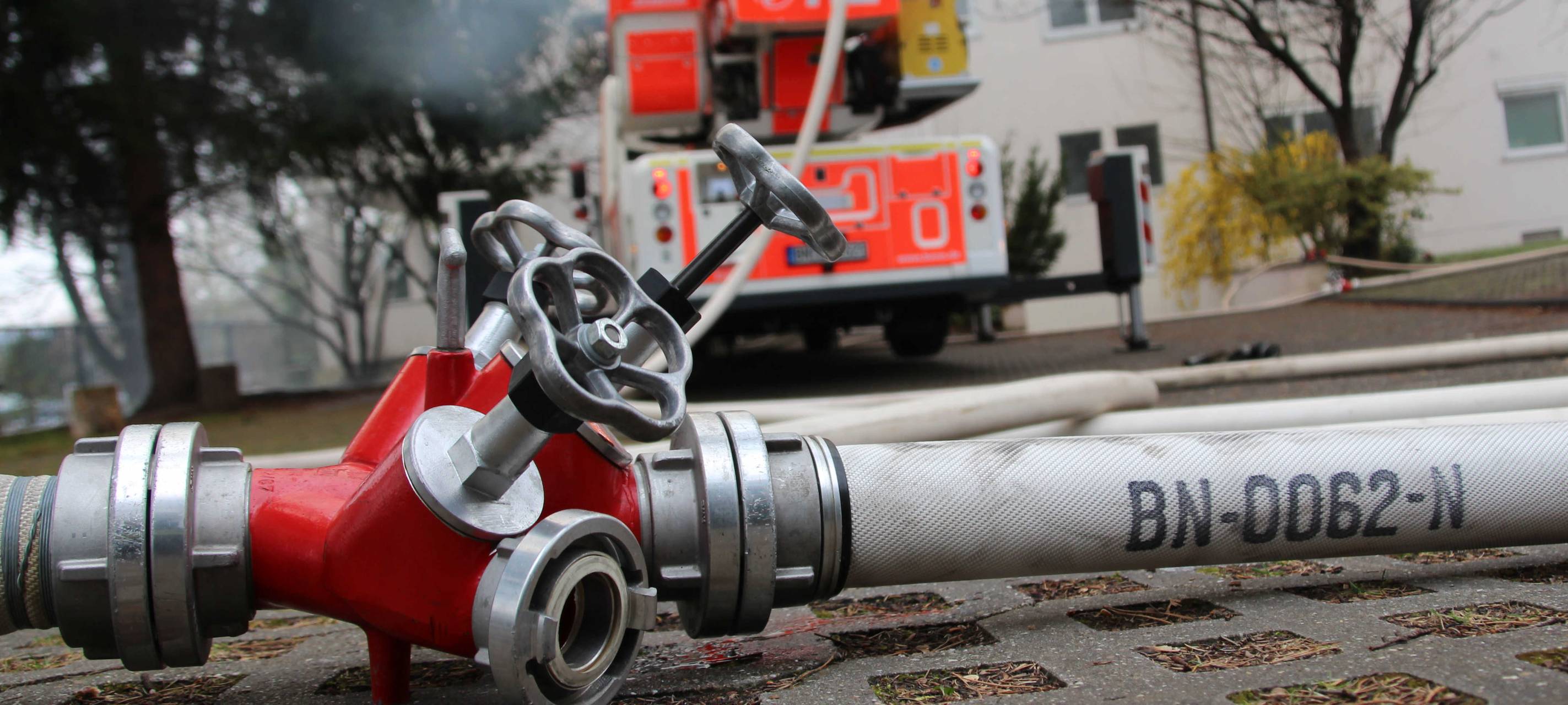 Feuerwehr Bonn eilt von einem Einsatz zum nächsten