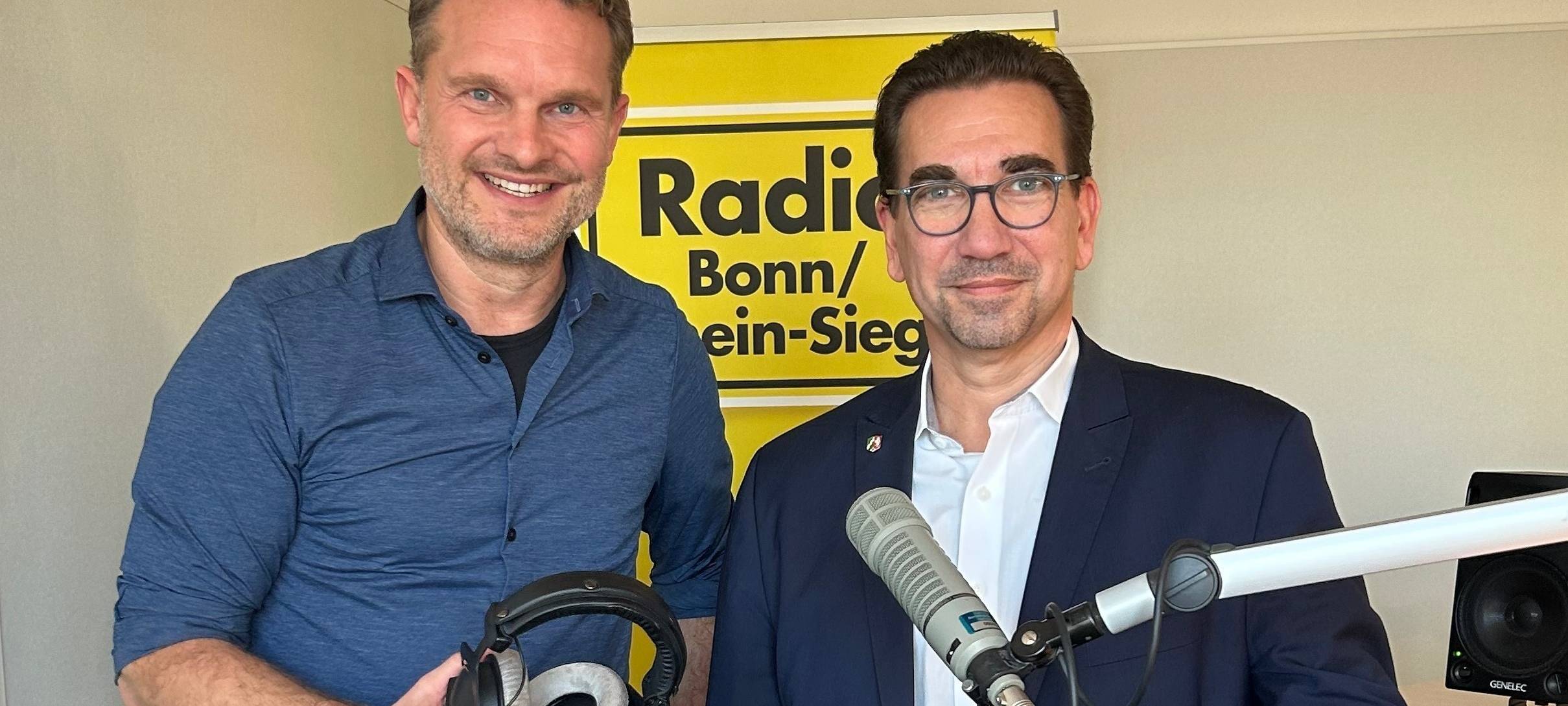 Links im Bild ist Volker Groß zu sehen und rechts neben ihm Guido Déus