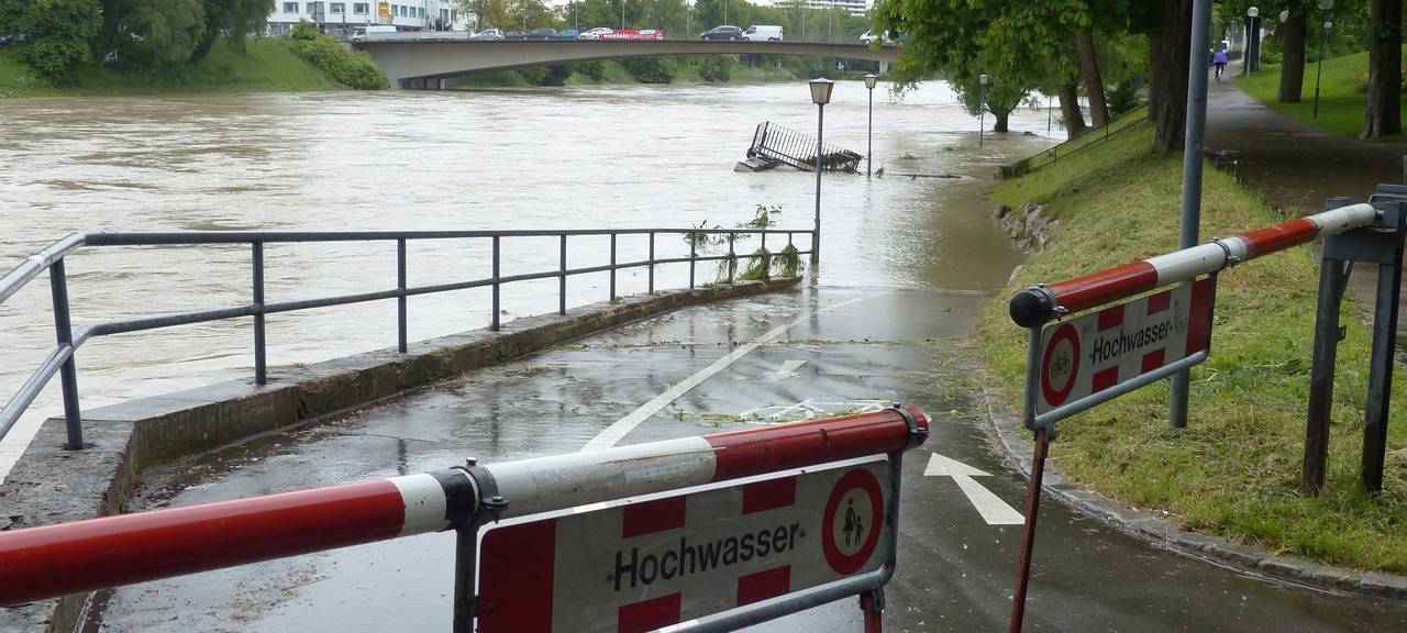 Hochwasser: Damm in Eitorf angerissen