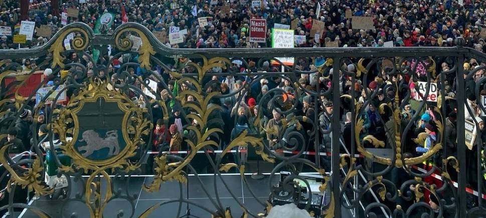 "Bonn ist bunt" - 30.000 demonstrieren in Bonn friedlich gegen Rechts