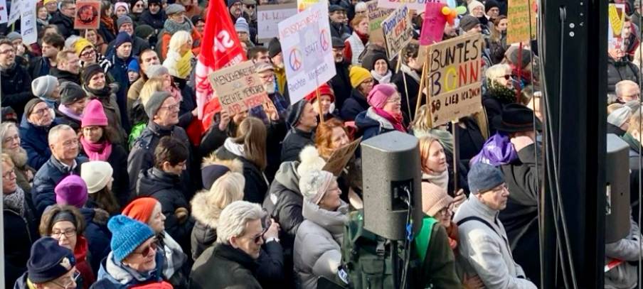 "Bonn ist bunt" - 30.000 demonstrieren in Bonn friedlich gegen Rechts