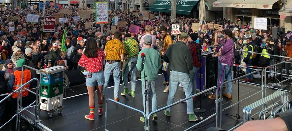 "Bonn ist bunt" - 30.000 demonstrieren in Bonn friedlich gegen Rechts