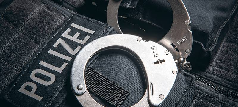 Siegburg: Männer zeigen Hitlergruß auf offener Straße