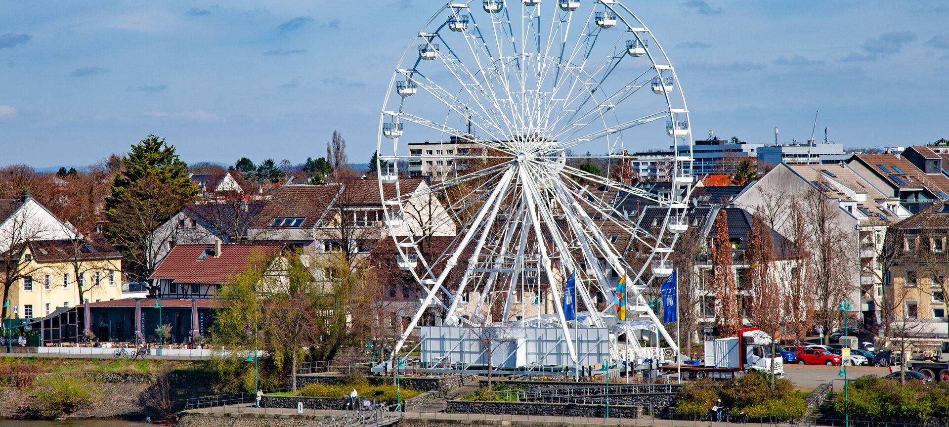 Freizeitattraktion in Bonn Beuel: Riesenrad geht in Betrieb