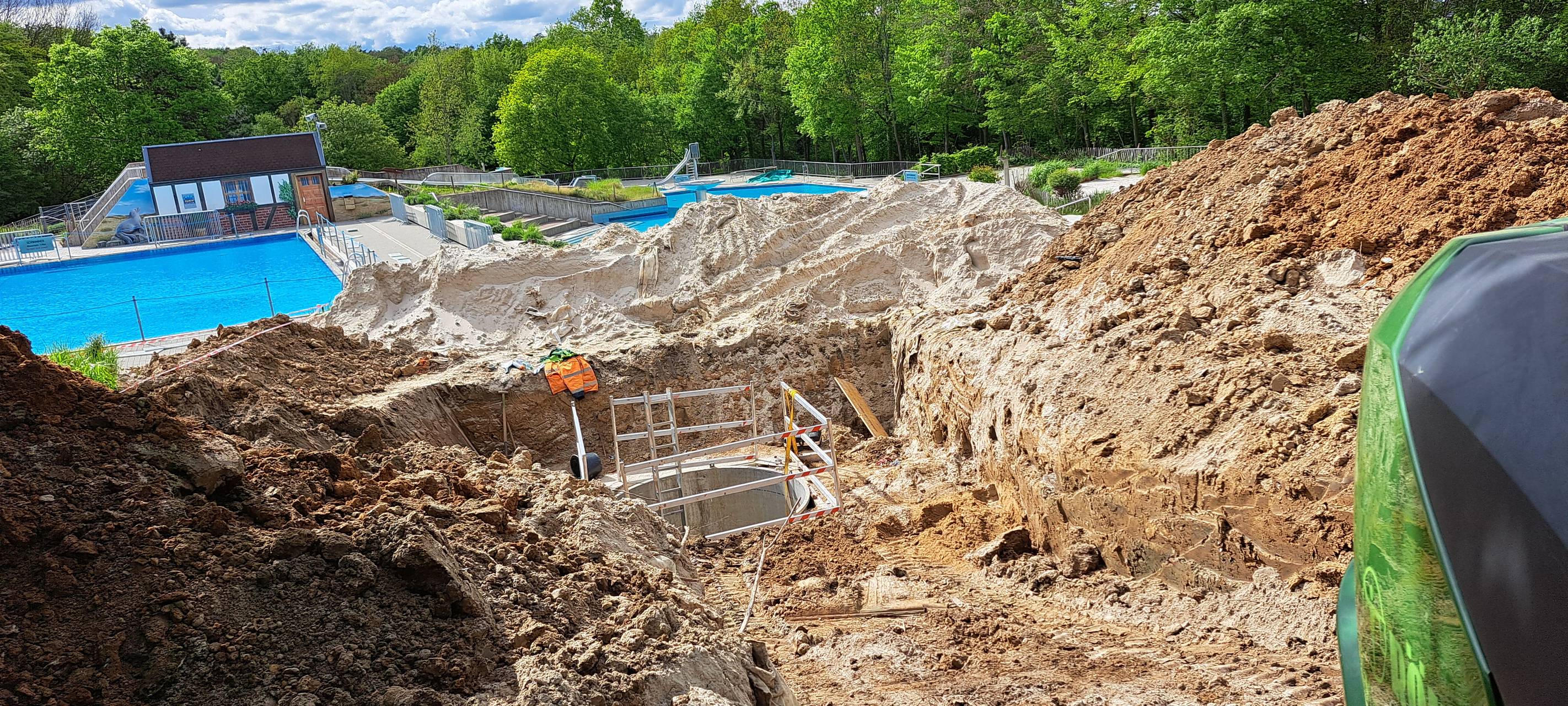 Bombenfund am Bonner Hardtbergbad - 2.100 Menschen betroffen