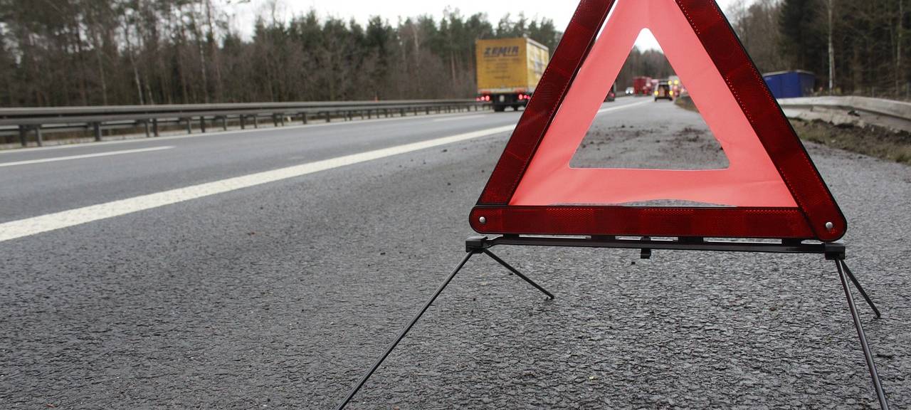 Bonn: Busfahrer wird ohnmächtig und fährt in Leitplanke
