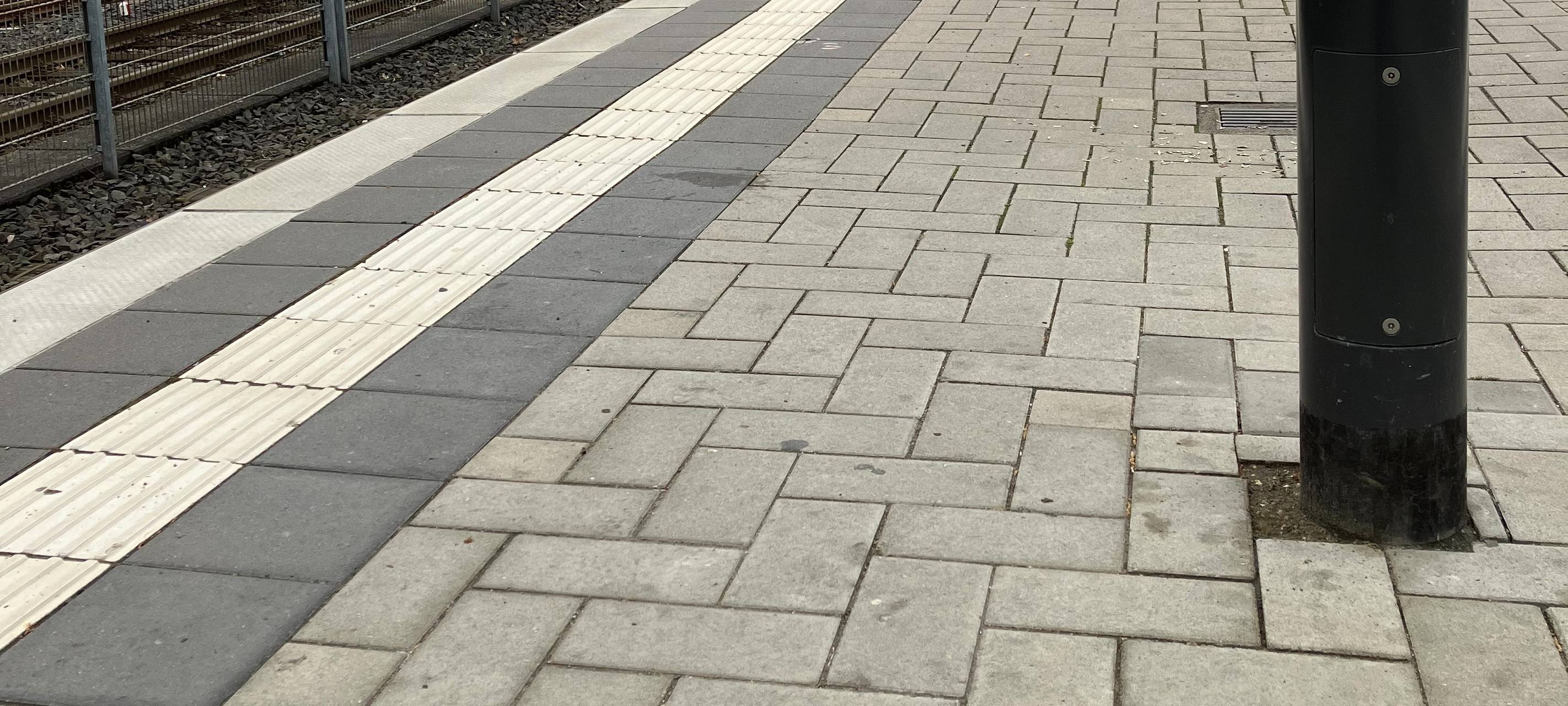 Rechtsrheinische Bahnstrecke: Das DB-Infomobil ist unterwegs