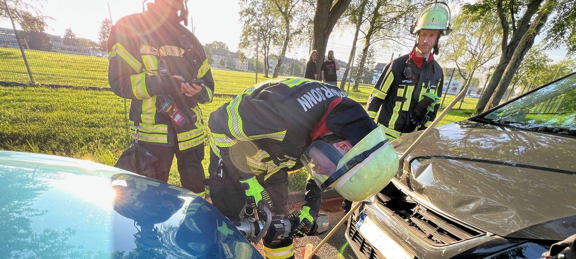 Zwei fast zeitgleiche Unfälle in Bonn mit sieben Verletzen