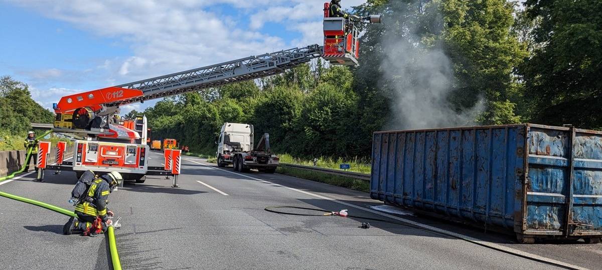Bonn: LKW brannte auf der A59