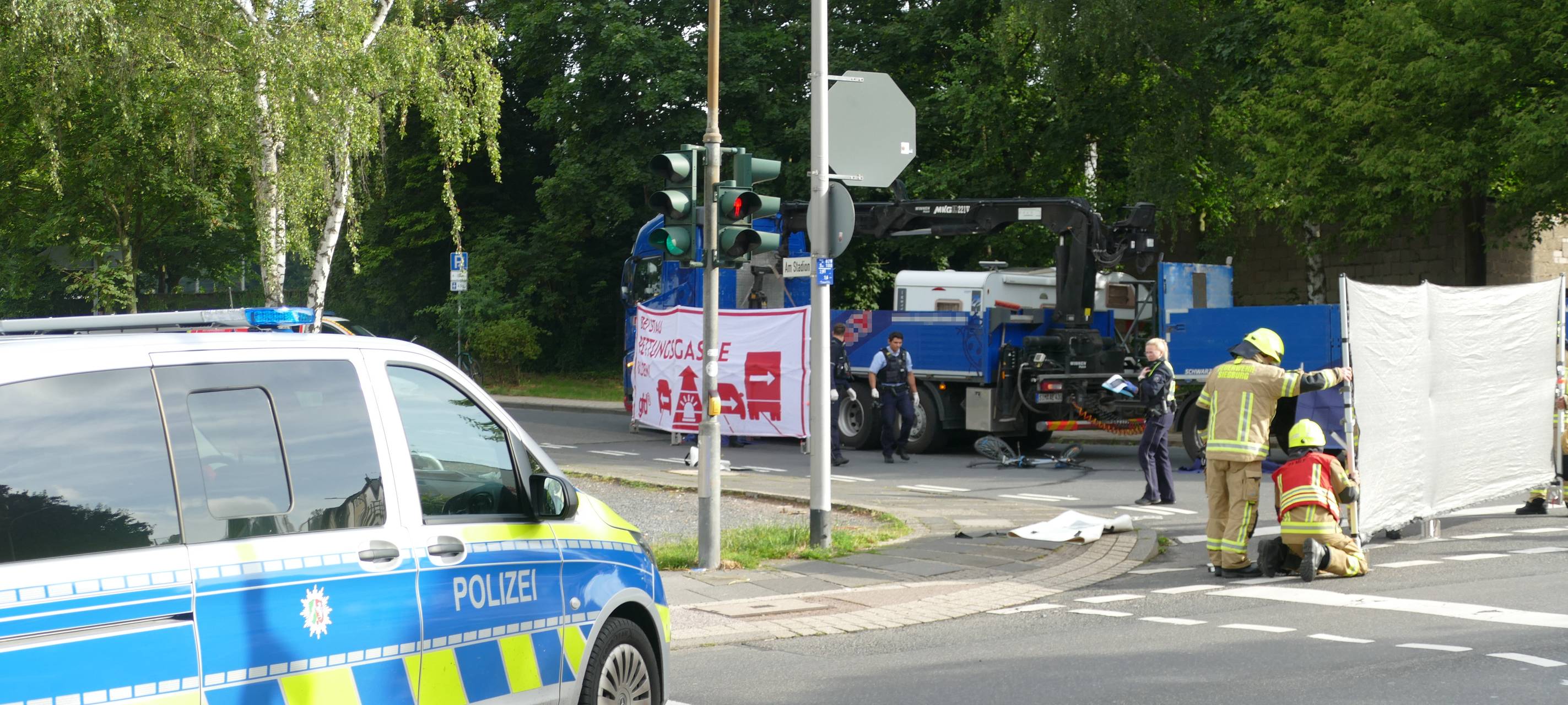Tödlicher Unfall in Siegburg: Schüler von LKW erfasst
