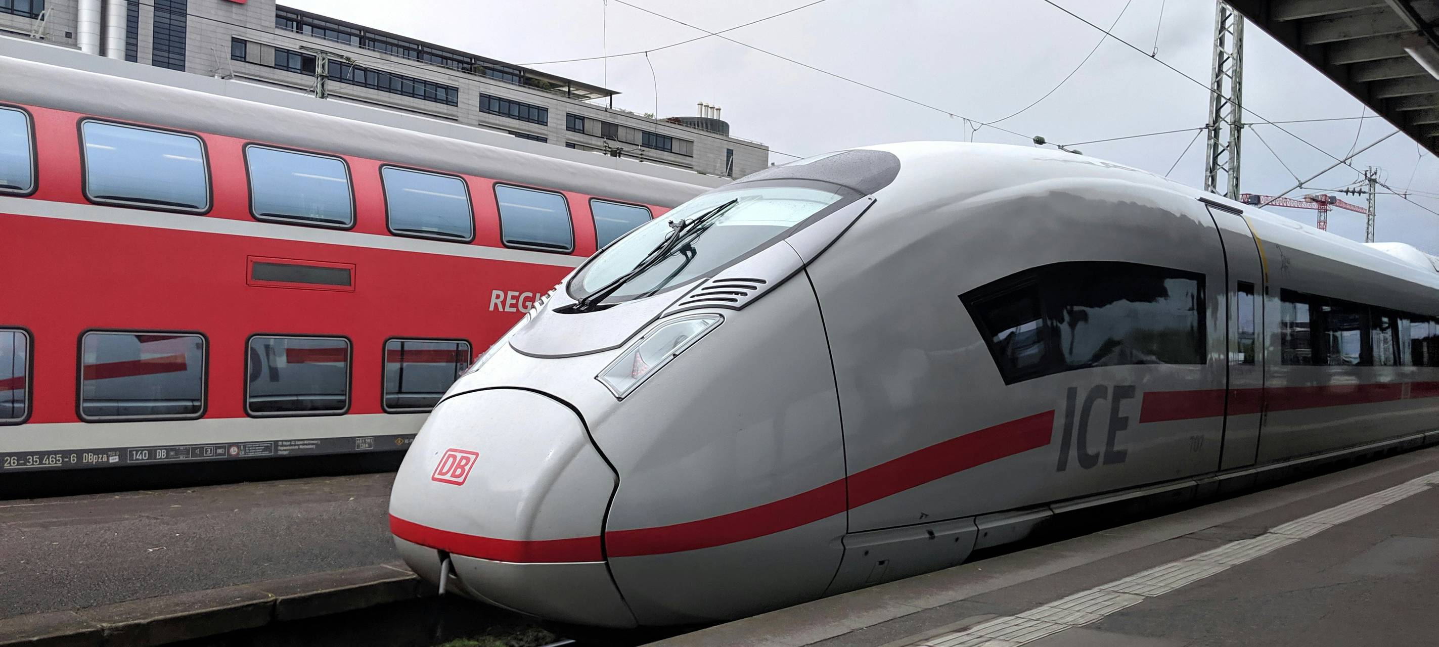 Köln: Passagiere warten stundenlang auf Evakuierung aus ICE